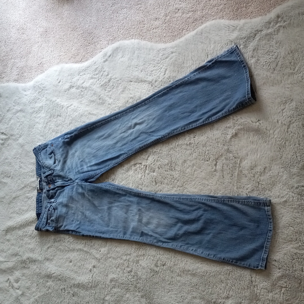 Size 9 ( juniors) Levis 518 bootcut jeans